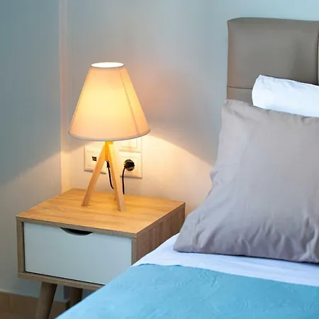 アパート Antigone アルゴストリオン